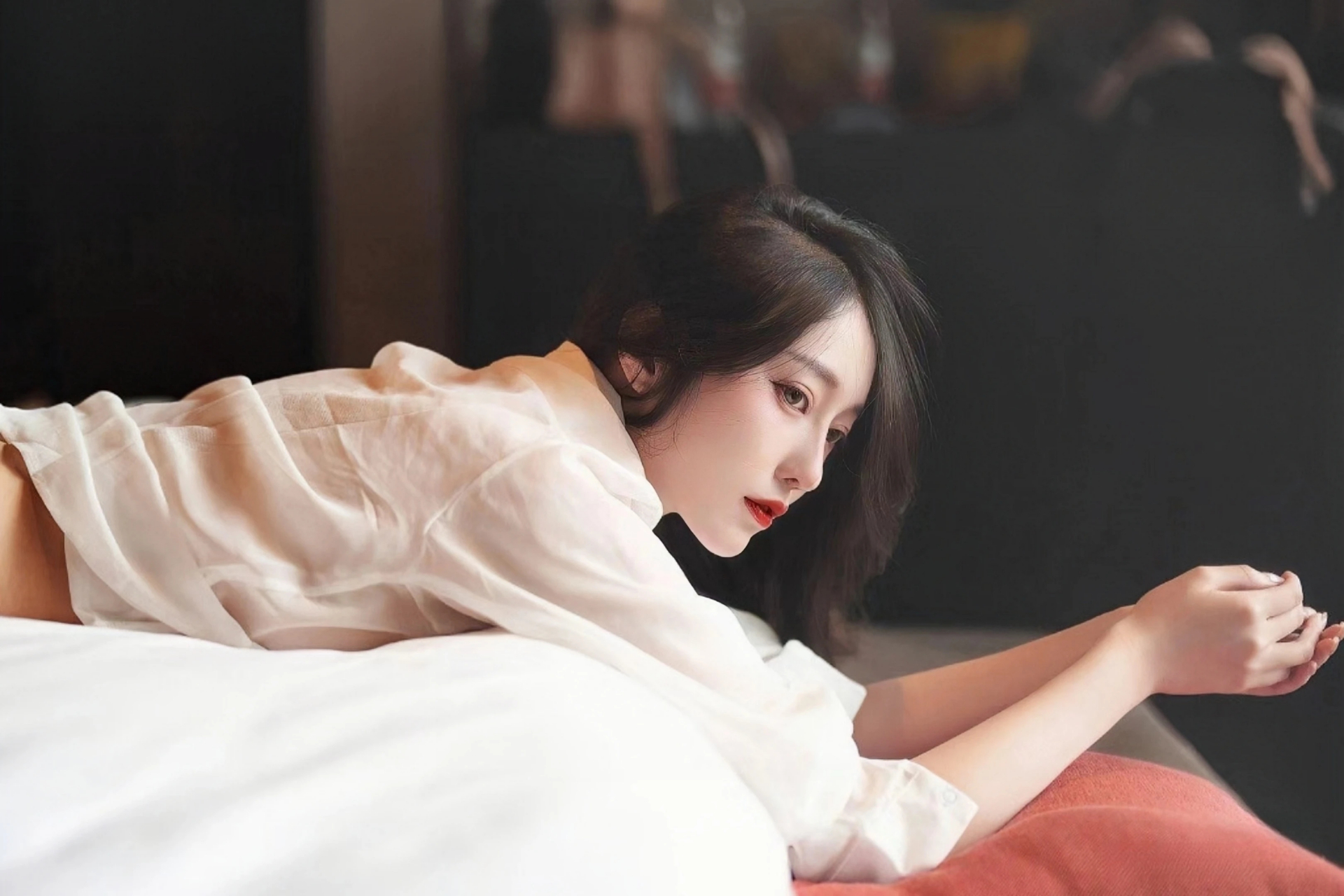 周剑大使接受斐济《今日》杂志书面专访